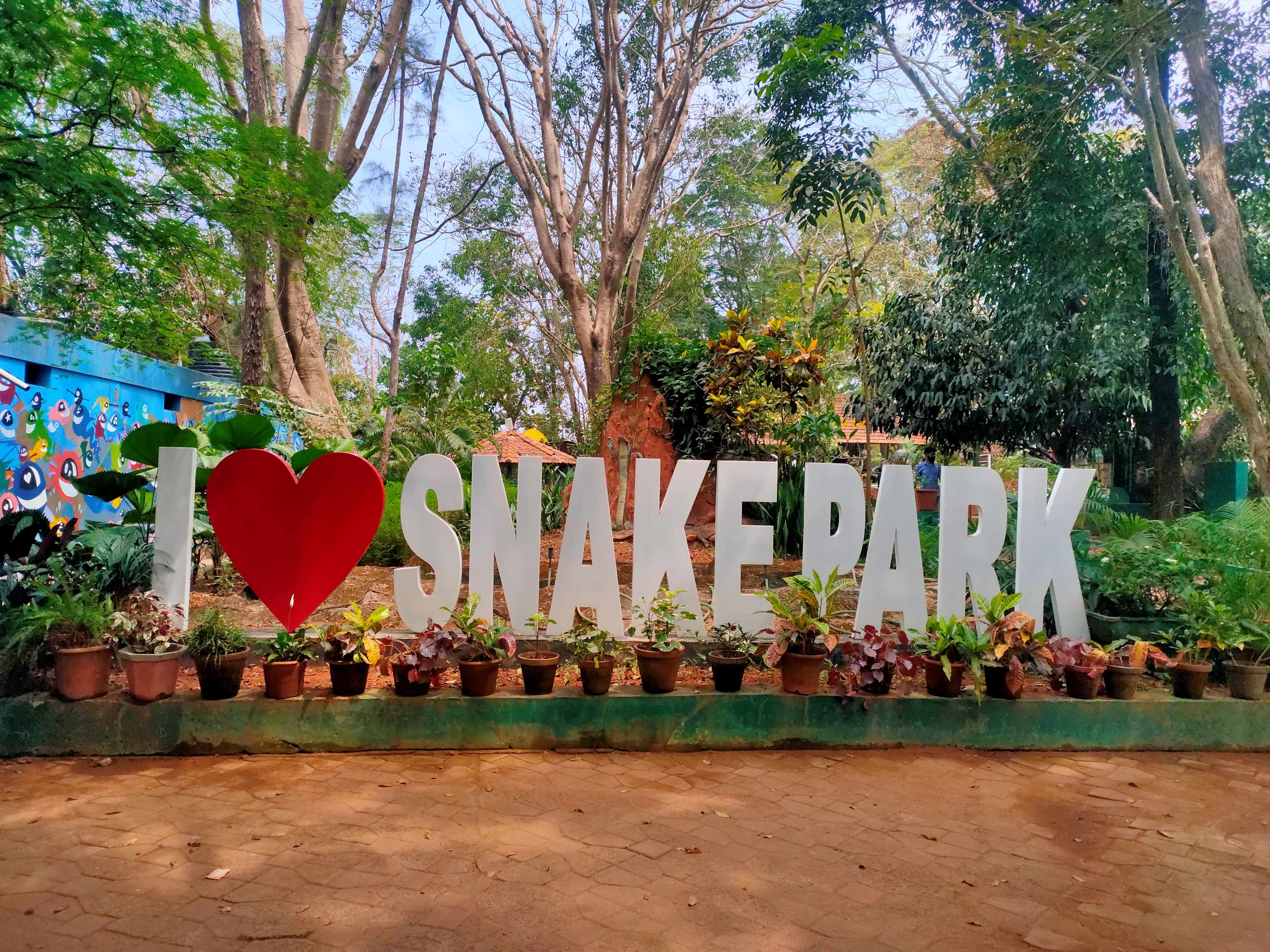 Parassinikkadavu Snake Park